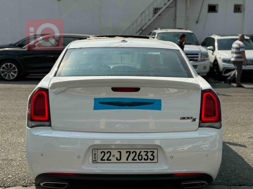 کرایسلەر 300